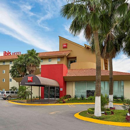 Отель Ibis Monterrey Aeropuerto Аподака Экстерьер фото
